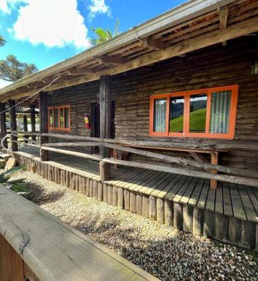 Rio dos Cedros Ski Chalet | Chalé canadense em Rio Bonito