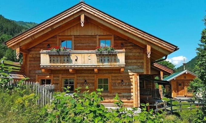Sankt Martin am Tennengebirge Ski Chalet | Chalet in St. Martin with Sauna & Mountain Views