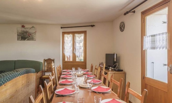 Saint-Marcel Ski Chalet | Chalet, balcony, fireplace or stove, parking, tv, ski locker, 130m², Saint Martin de Belleville