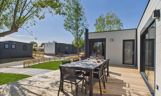 Saint-Gilles-Croix-de-Vie Ski Chalet | Chalet for 6 with shared heated pool