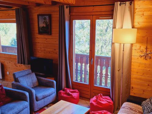 Montalbert Ski Chalet | Chalet à Montalbert: 3 Chambres, Mezzanine, Cheminée, Cuisine Équipée, Parking - FR-1-755-7