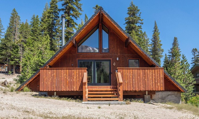 Mammoth Lakes Ski Chalet | Chalet #1, Charming Ski In/Ski Out Steps to the M