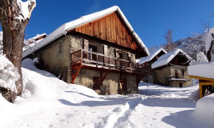 Albiez-le-Jeune Ski Chalet | Chalet 12 people - Savoie - 160m2 - Beautiful balcony with Aiguilles d'Arves view