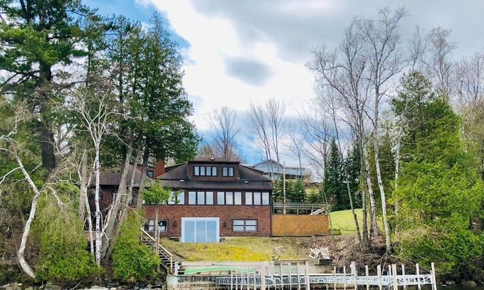Memphremagog Regional County Municipality Ski Chalet | Chalet - 125 ft lake front Lac Memphremagog w/2 docks - 7 beds w/guest house