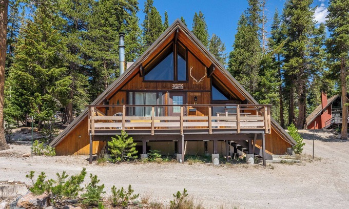 Mammoth Lakes Ski Chalet | Chalet #2, Charming Ski In/Ski Out Steps to the M