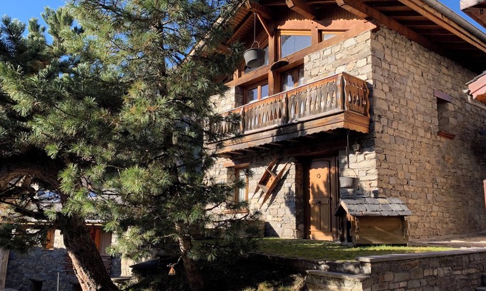 Saint-Marcel Ski Chalet | Chalet 2 minutes from the ski slopes, ideal for a family holiday!
