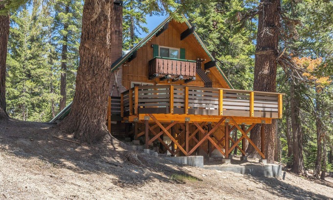 Mammoth Lakes Ski Chalet | Chalet #21, Slope Side Ski in Ski Out Spacious Fam