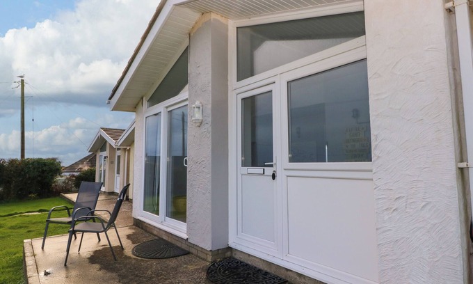 Horton Cottage | CHALET 22, family friendly, country holiday cottage in Port Eynon