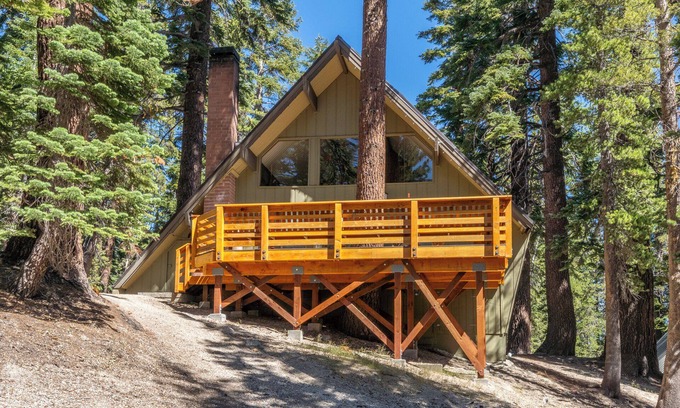 Mammoth Lakes Ski Chalet | Chalet #22, Stunning Slope Side Ski in Ski Out