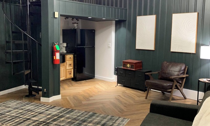 West Dover Hotel | Chalet 239