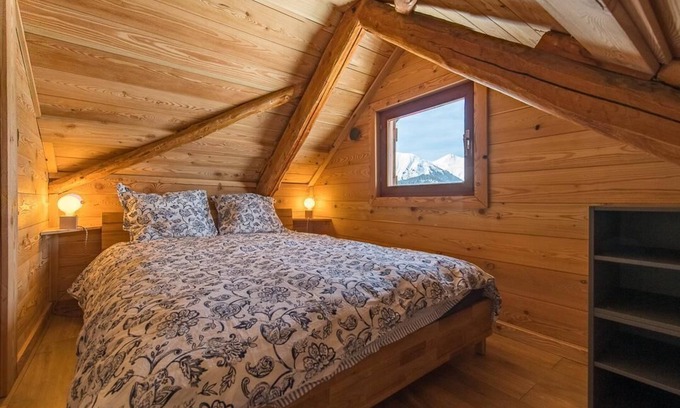 Albiez-Montrond Ski Chalet | Chalet, 250m from shops, fireplace or stove, parking, tv, ski locker, 84m², Albiez Montrond