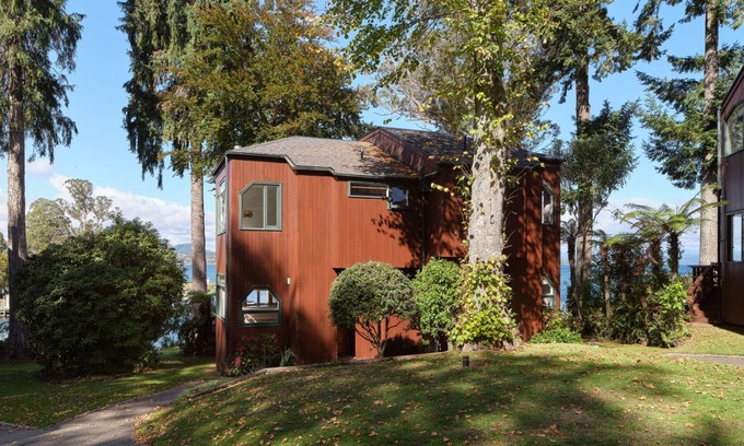 Taupo Ski Chalet | Chalet 4, The Retreat - located within a private lakefront estate