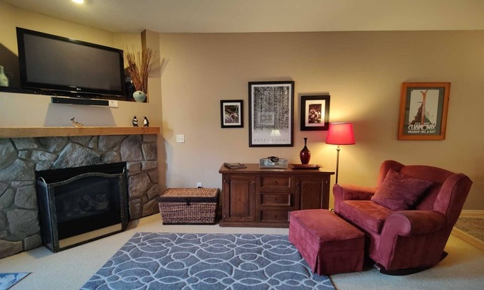 Government Camp Ski Chalet | Chalet 40 at the Official Collins Lake Resort Building L