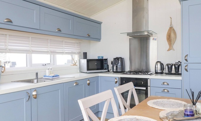 Rhyd-y-clafdy Cottage | CHALET 46, pet friendly, country holiday cottage in Pwllheli