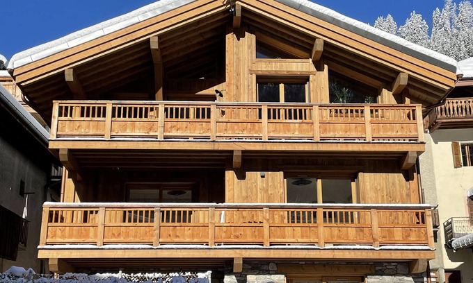 Champagny-en-Vanoise Ski Chalet | Chalet 6/8p à Champagny en Vanoise Domaine Skiable de la Plagne-les Arcs
