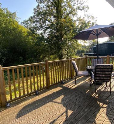 Bont Newydd Ski Chalet | Chalet 64, Lakeside, Glan Gwna Holiday Park