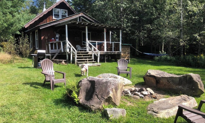 Jamaica Ski Chalet | Chalet 7 minutes to Ski Stratton, Woodstove, Starry Skies, FirePit, View, DogsOK