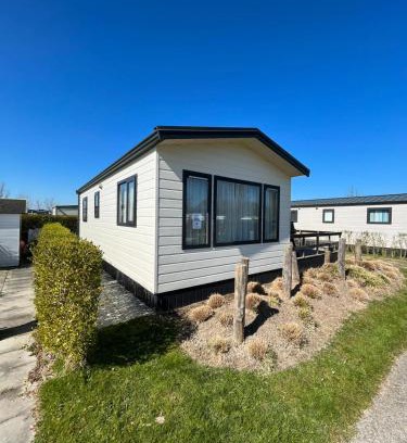 Kamperland Ski Chalet | Chalet (A16) op gezellige familiecamping bij zee