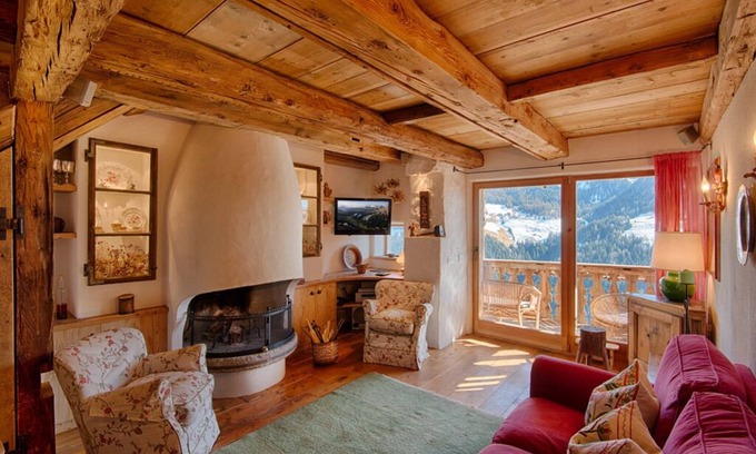 Longiaru Ski Chalet | Chalet AiareinYour private retreat in the Dolomites.nWhere comfort meets nature.