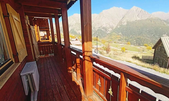 Reallon Ski Chalet | Chalet Aiguilles - Chalets for 8 People