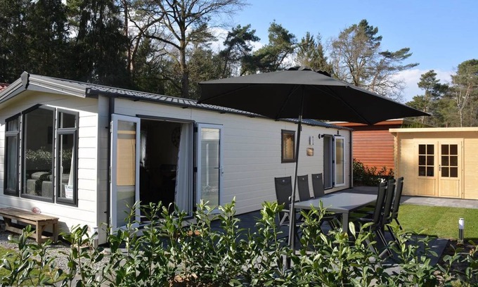 Beekbergen-West Ski Chalet | Chalet at family-friendly holiday park Het Lierderholt on the Veluwe