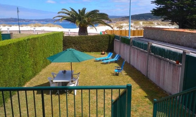 Laxe House | CHALET ATALAYA a pie de playa en Laxe