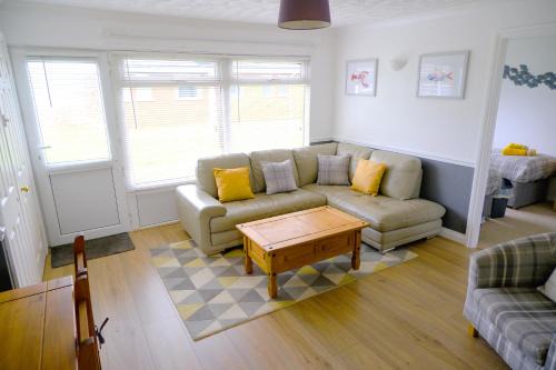 Dartmouth Ski Chalet | Chalet Bonair Spacious comfortable 2 Bedroom Chalet sleeping 4 Dartmouth