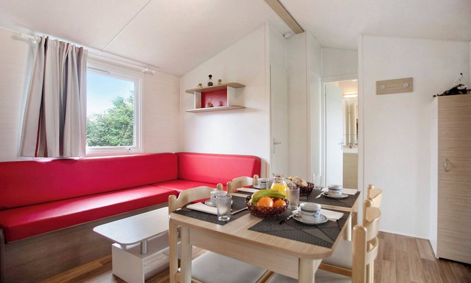 Burinhosa Ski Chalet | Chalet 'Bungalow T2 I I I - 15 Min Nazaré' with Shared Pool, Private Terrace and Air Conditioning
