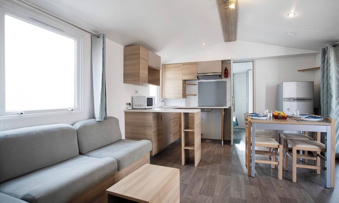 Burinhosa Ski Chalet | Chalet 'Bungalow T3 I I -15 Min From Nazaré' with Shared Pool, Private Terrace and Air Conditioning