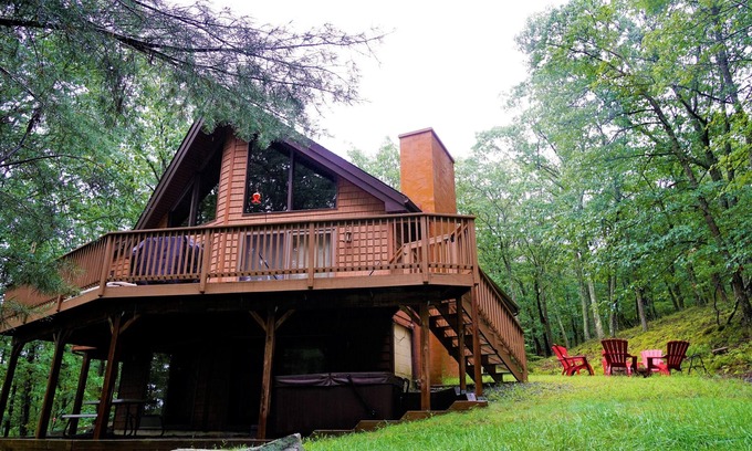 Greentown Ski Chalet | Chalet Cabin at Lake Wallenpaupack-Hot Tub-Firepit-Pool Table-Privacy-sleeps 14