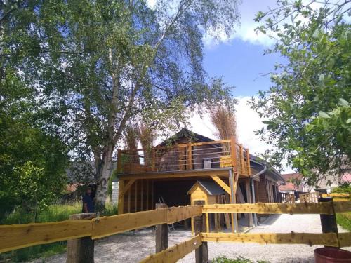 Hasnon House | Chalet calme avec jardin, terrasse et baignoire balnéo - Draps inclus, ménage fin séjour en option - FR-1-510-121