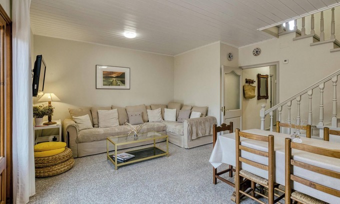 Begur Ski Chalet | Chalet 'Casa Adosada' with Terrace, Garden & Wi-Fi
