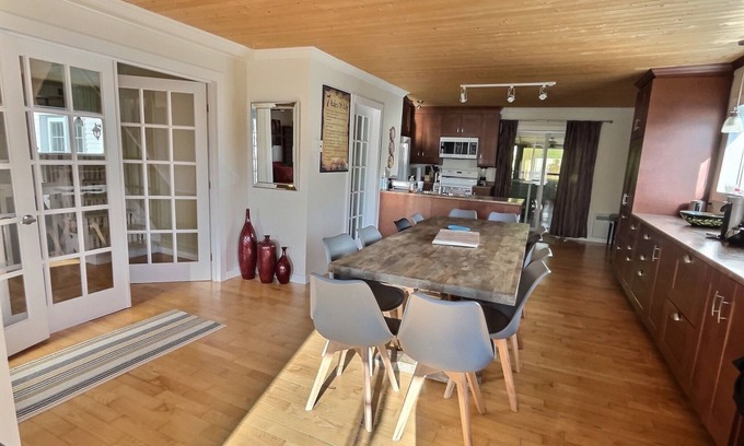 Mauricie Ski Chalet | Chalet chez Toutou with spa, sauna and swimming pool