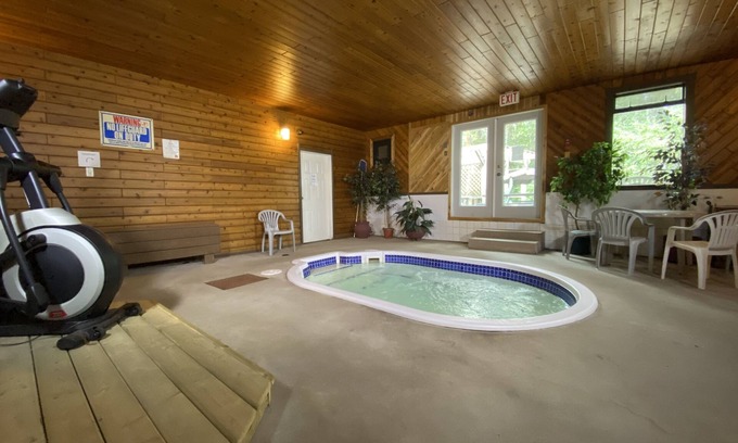 Valemount Hotel | Chalet Continental