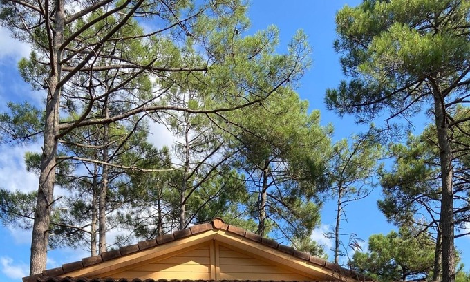 Le Porge Ski Chalet | Chalet Coucher de soleil La Jenny with Shared Pool & Wi-Fi