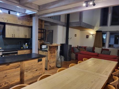 La Perriere Ski Chalet | Chalet Courchevel La Tania - 14 personnes - 7 chambres 7 salles de bains - 40 m des pistes