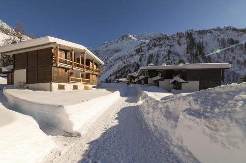 Le Tour Ski Chalet | Chalet Dava La Via ski in - ski out - Happy Rentals