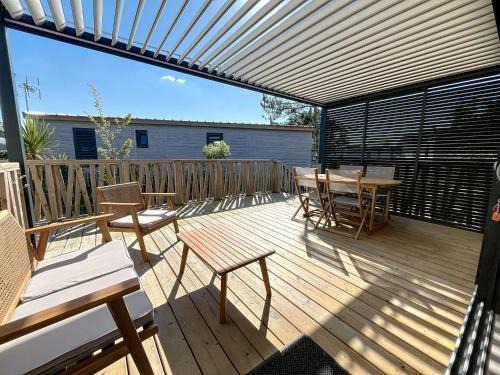 Jullouville Ski Chalet | Chalet de Standing avec Piscine Chauffée, à 300m de la Plage - 6 Couchages, WiFi Gratuit - FR-1-361-474