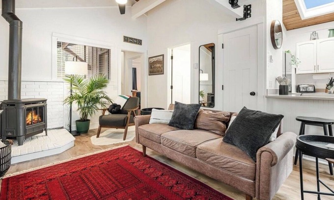 Sunriver Ski Chalet | Chalet Des Chutes, Steps to Village, Hot Tub, SHARC