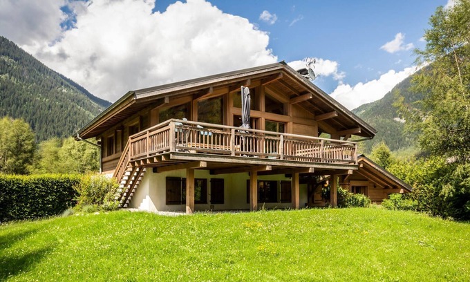 Les Praz-de-Chamonix Ski Chalet | Chalet du Bois-Superb 4 bedroom chalet completely renovated and ideally located