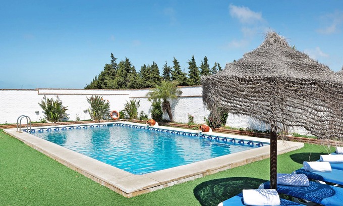 Conil de la Frontera House | Chalet 'El Paraíso de Roche - Naranja' with swimming pool, terrace and Wi-Fi