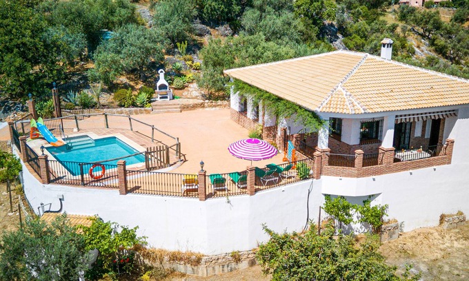 Comares Ski Chalet | Chalet "El Mirador Del Abuelo" with Private Pool, 2 Terraces & Wi-Fi