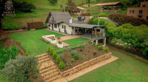Nemocon Ski Chalet | Chalet El Muisca , Raíces que acogen