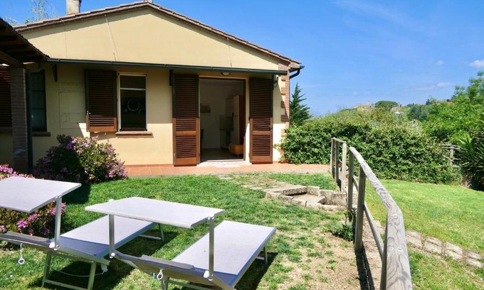 Montescudaio Villa | Chalet Elena in Montescudaio, ground floor with fenced garden