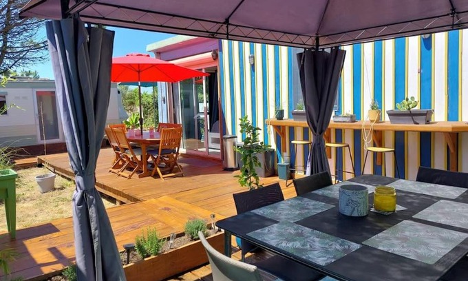 Saint-Denis-d'Oleron Ski Chalet | Chalet en bois, idéalement situé prés de la plage des Seulieres