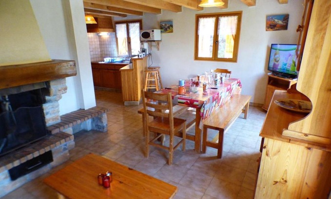 Les Saisies Ski Chalet | Chalet familial 4 pièces à Les Saisies, 8 pers, proche pistes, terrasse sud/ouest, en pleine nature - FR-1-594-42