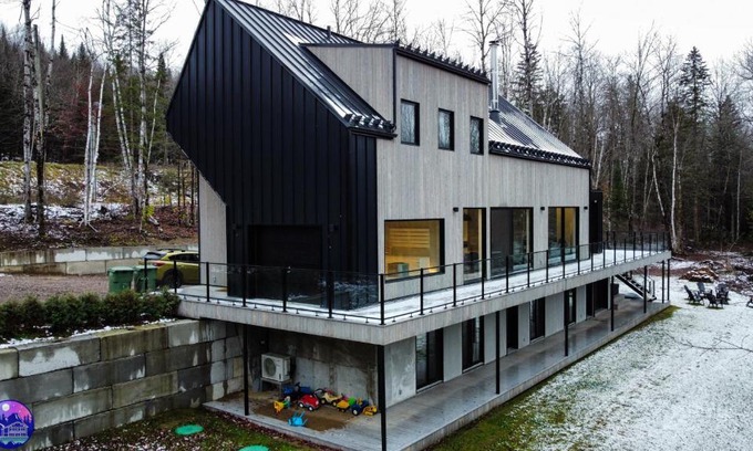 Mauricie Apartment | Chalet Flodhaus- Bord Rivière St-Maurice (navigable)/SPA/SAUNA - Chalets Galaxia