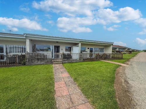 Bacton Ski Chalet | Chalet For Hire At Rainbows End Near A Beautiful Norfolk Beach Ref 31039R