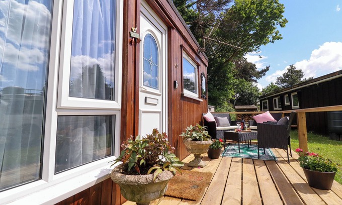 Aberdovey House | CHALET FORTE, pet friendly, with a garden in Aberdovey