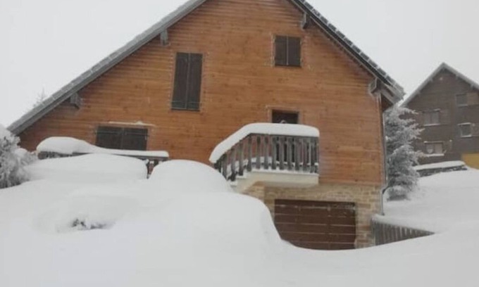 Besse-et-Saint-Anastaise Ski Chalet | Chalet Besse "All comfort